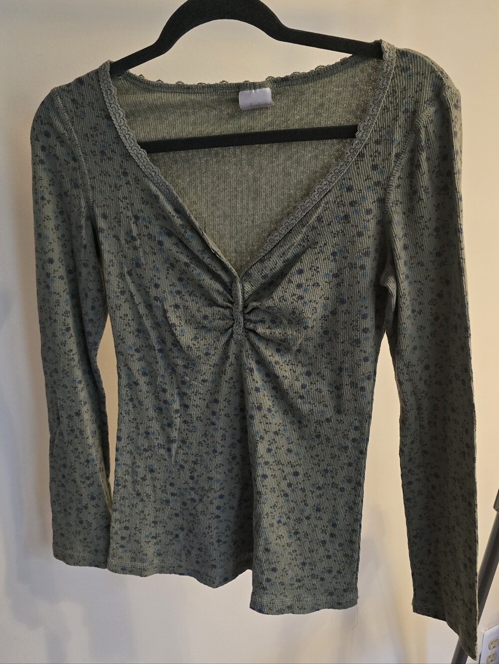 Buckle Daytrip Green Floral Ruched V-Neck Long Sleeve Top Size M